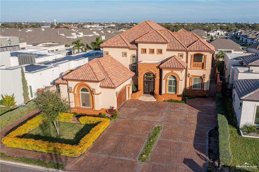 1205 Travis - Photo 1