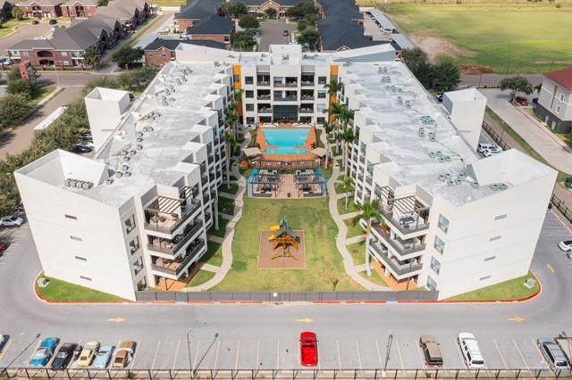 813 Travis - Photo 1