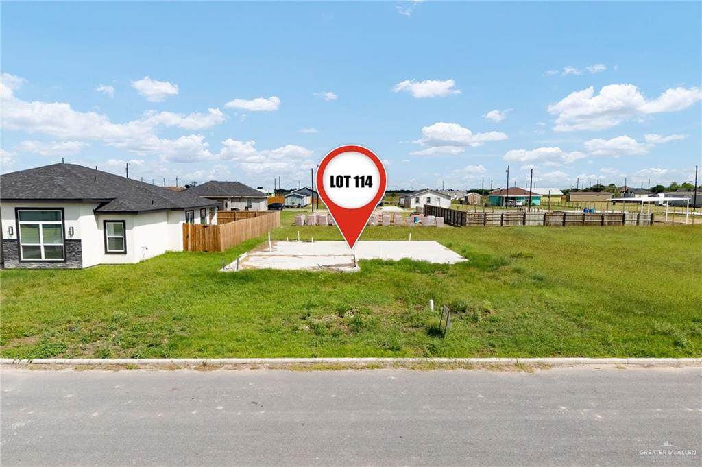 114 Daniela - Photo 1