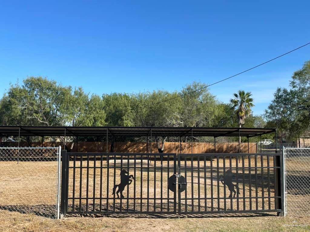23926 Harding - Photo 1