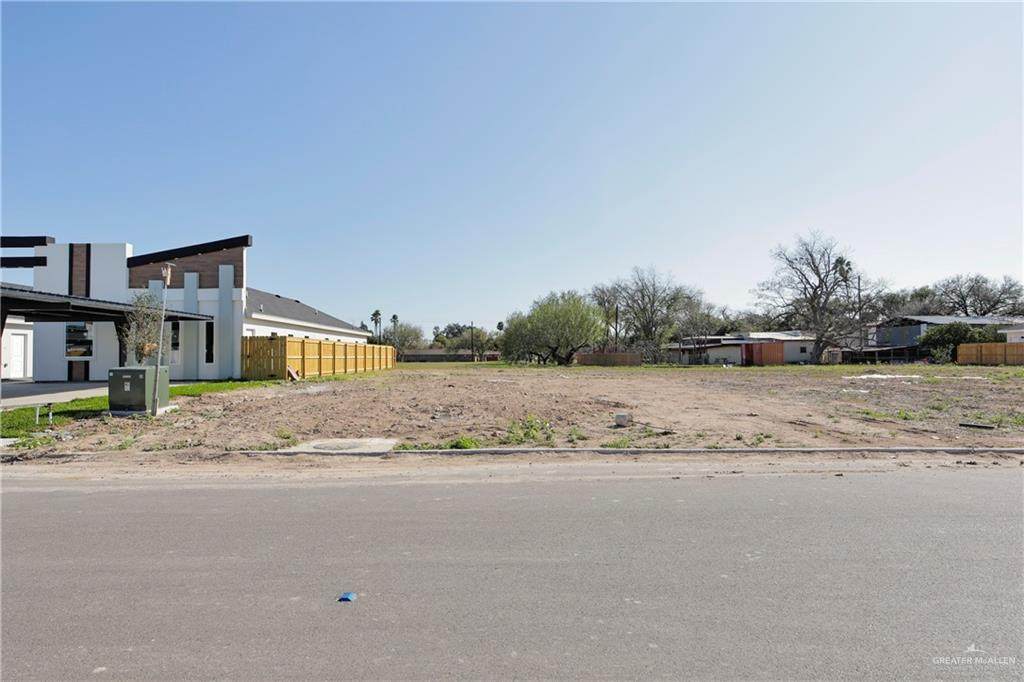 402 Emerald - Photo 1