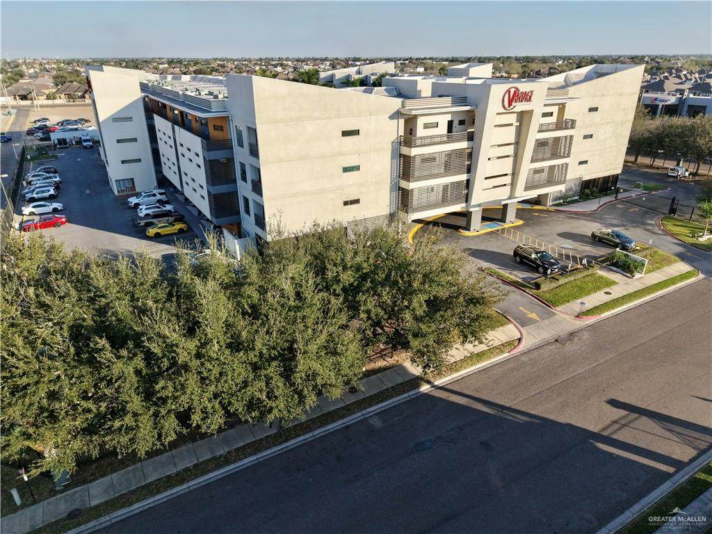 813 Travis - Photo 1