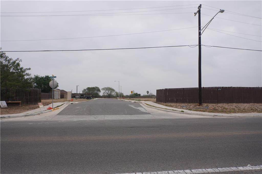 705 Thompson - Photo 1