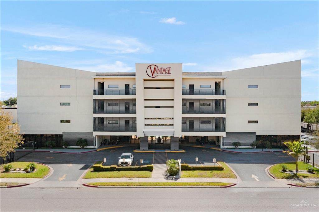 813 Travis - Photo 1