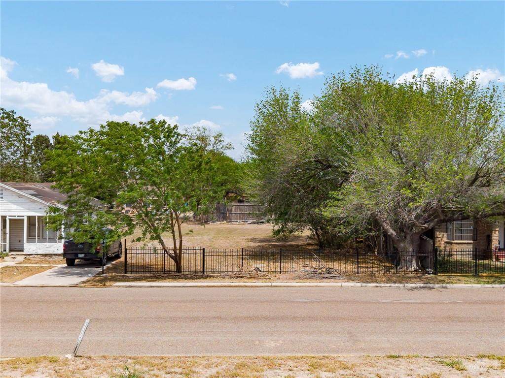 305 Loeb - Photo 1