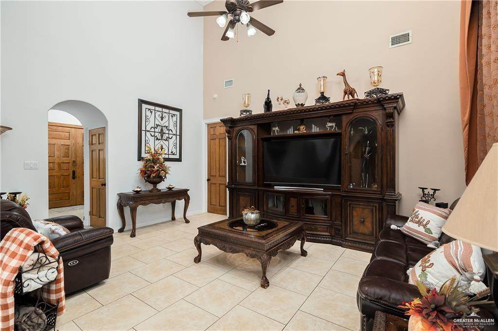 https://bt-photos.global.ssl.fastly.net/mcallen/orig_boomver_1_502418-2.jpg