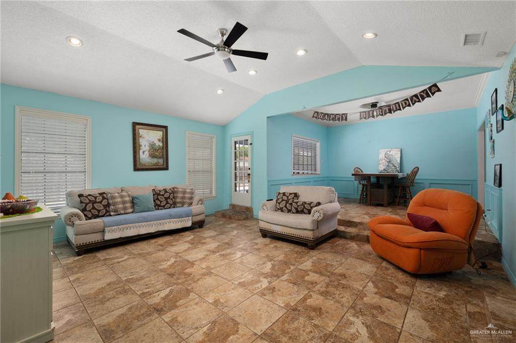 https://bt-photos.global.ssl.fastly.net/mcallen/orig_boomver_1_503171-2.jpg