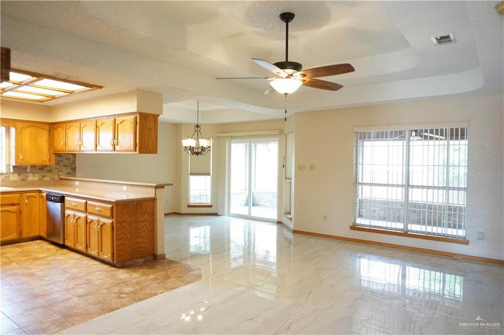 https://bt-photos.global.ssl.fastly.net/mcallen/orig_boomver_1_506887-2.jpg