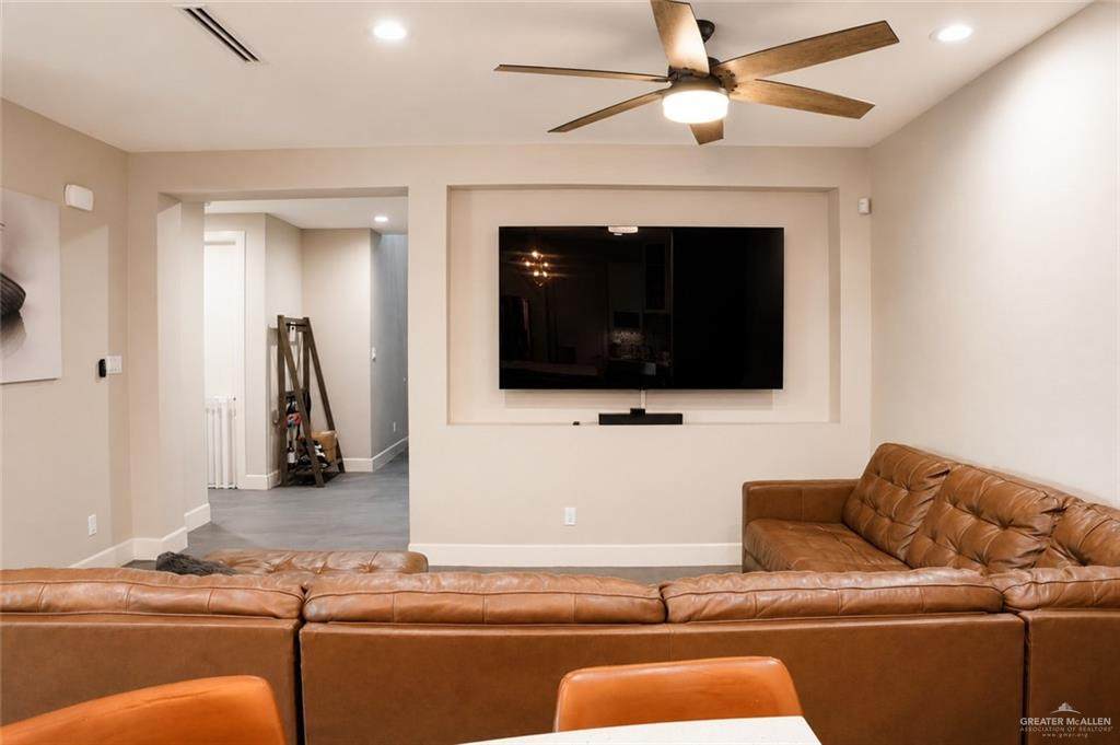 https://bt-photos.global.ssl.fastly.net/mcallen/orig_boomver_1_509500-2.jpg