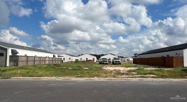 2600 Mockingbird - Photo 1