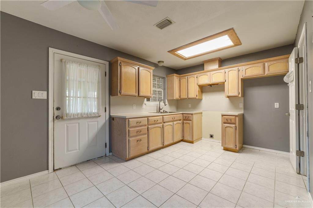 https://bt-photos.global.ssl.fastly.net/mcallen/orig_boomver_1_516130-2.jpg
