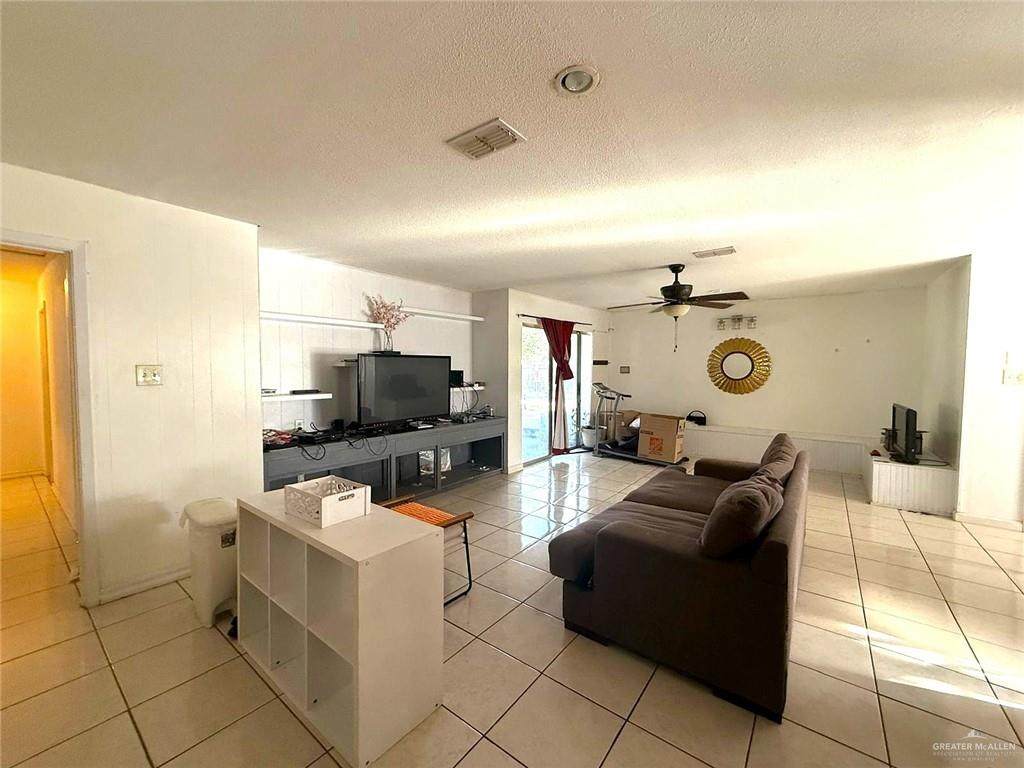https://bt-photos.global.ssl.fastly.net/mcallen/orig_boomver_1_516427-2.jpg