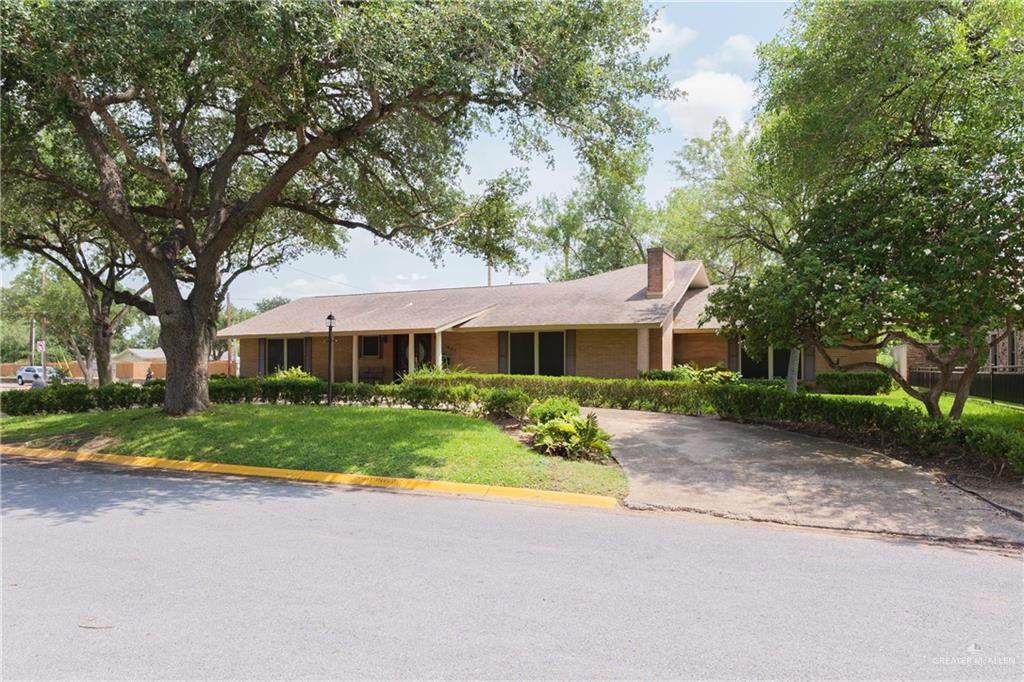 1401 Larkspur - Photo 1