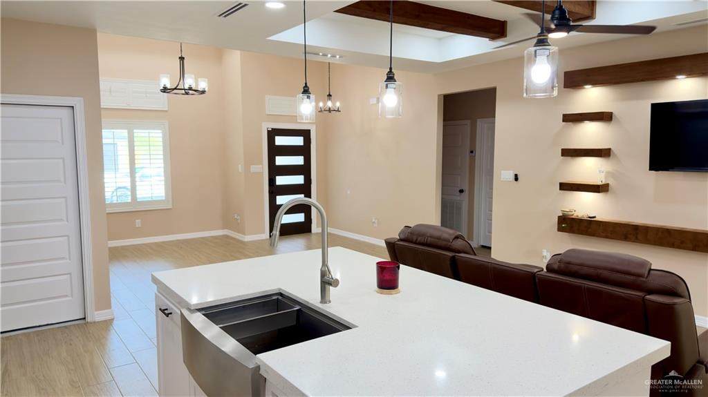 https://bt-photos.global.ssl.fastly.net/mcallen/orig_boomver_1_516561-2.jpg