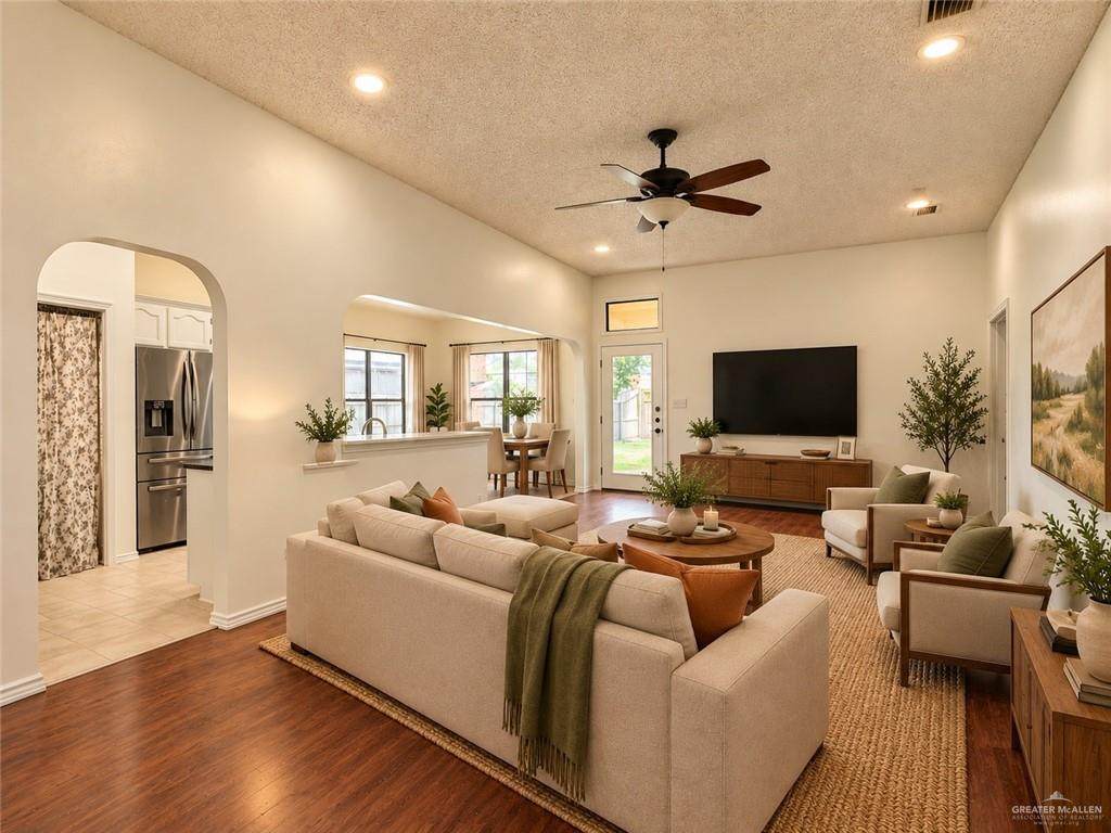 https://bt-photos.global.ssl.fastly.net/mcallen/orig_boomver_1_516797-2.jpg