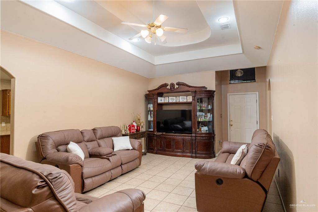 https://bt-photos.global.ssl.fastly.net/mcallen/orig_boomver_1_516916-2.jpg