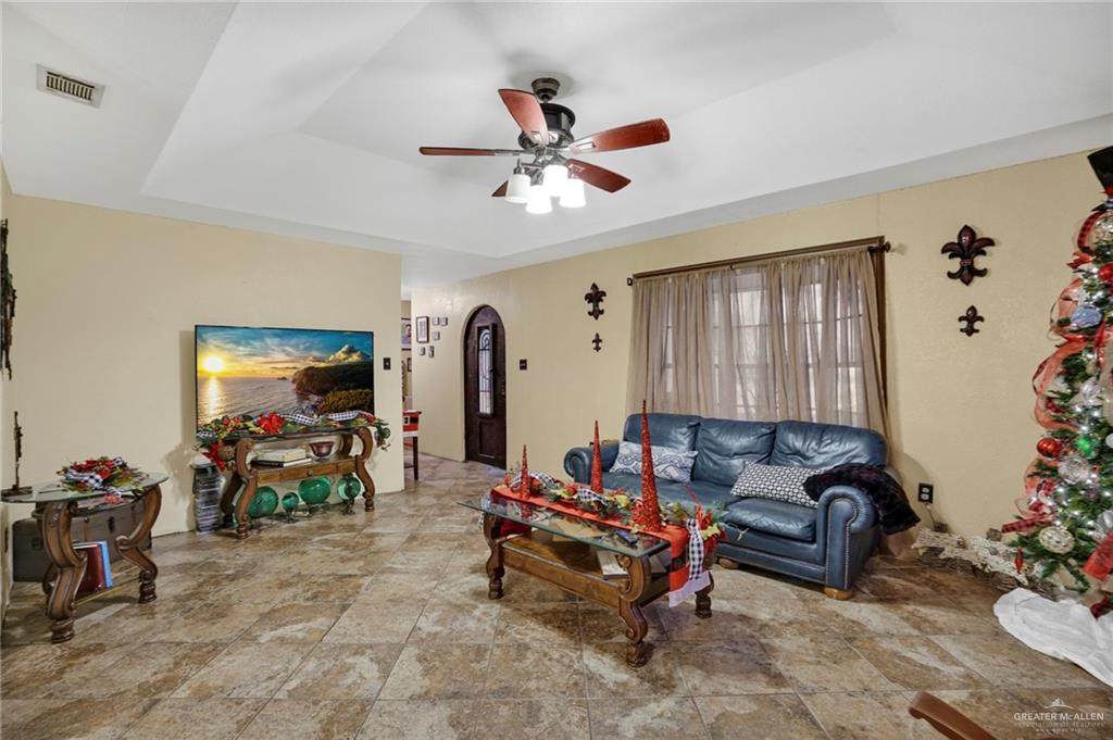 924 Chester - Photo 1