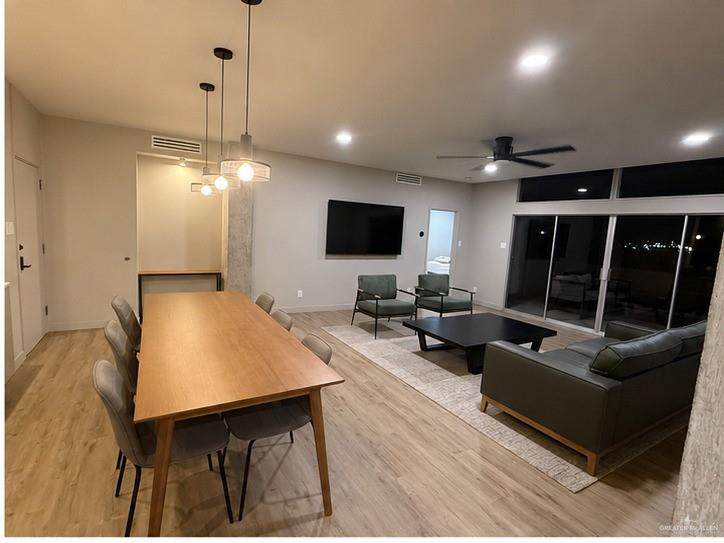 https://bt-photos.global.ssl.fastly.net/mcallen/orig_boomver_2_504095-2.jpg