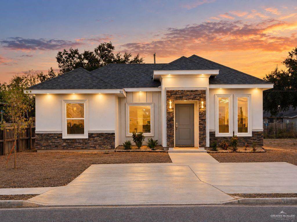 913 Trinity - Photo 1