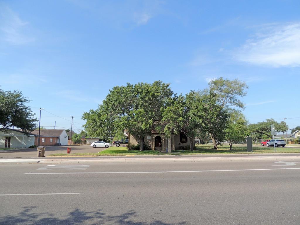420 University Drive - Photo 1