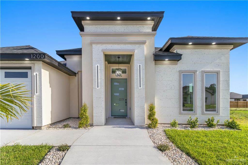 1200 Boxwood - Photo 1