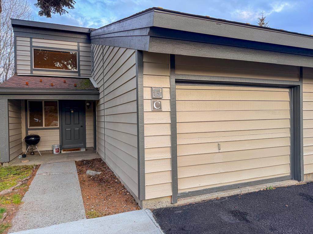 1607 Davis Avenue - Photo 1