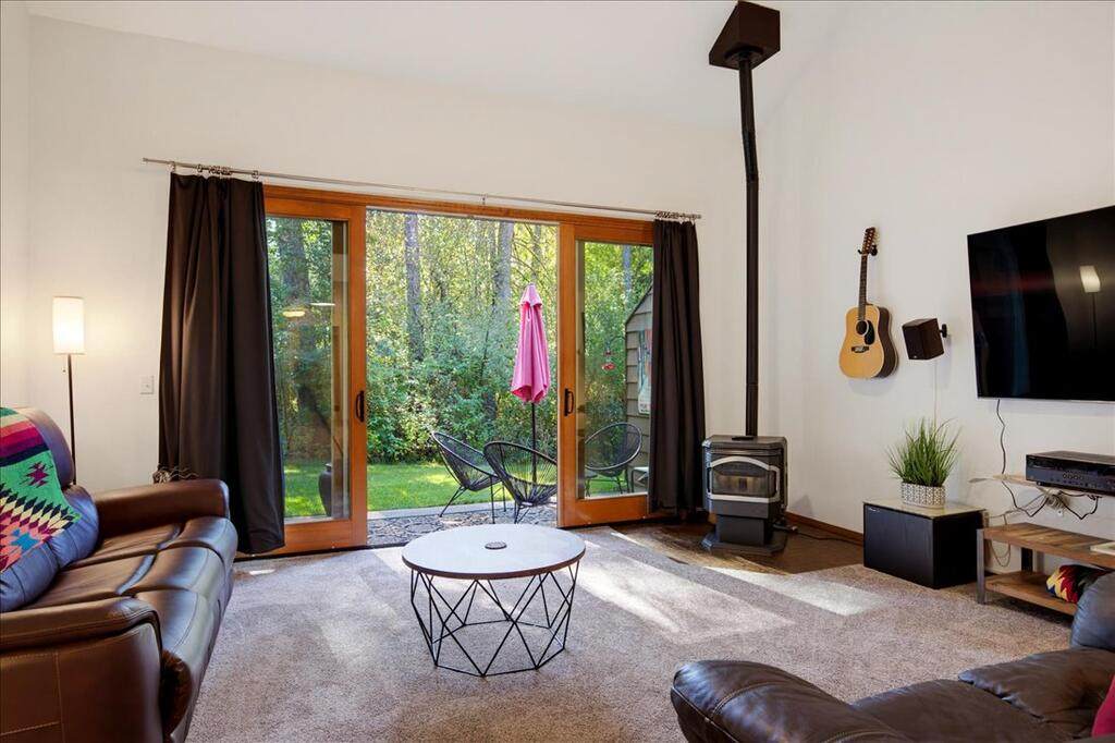 1630 Davis Avenue - Photo 1