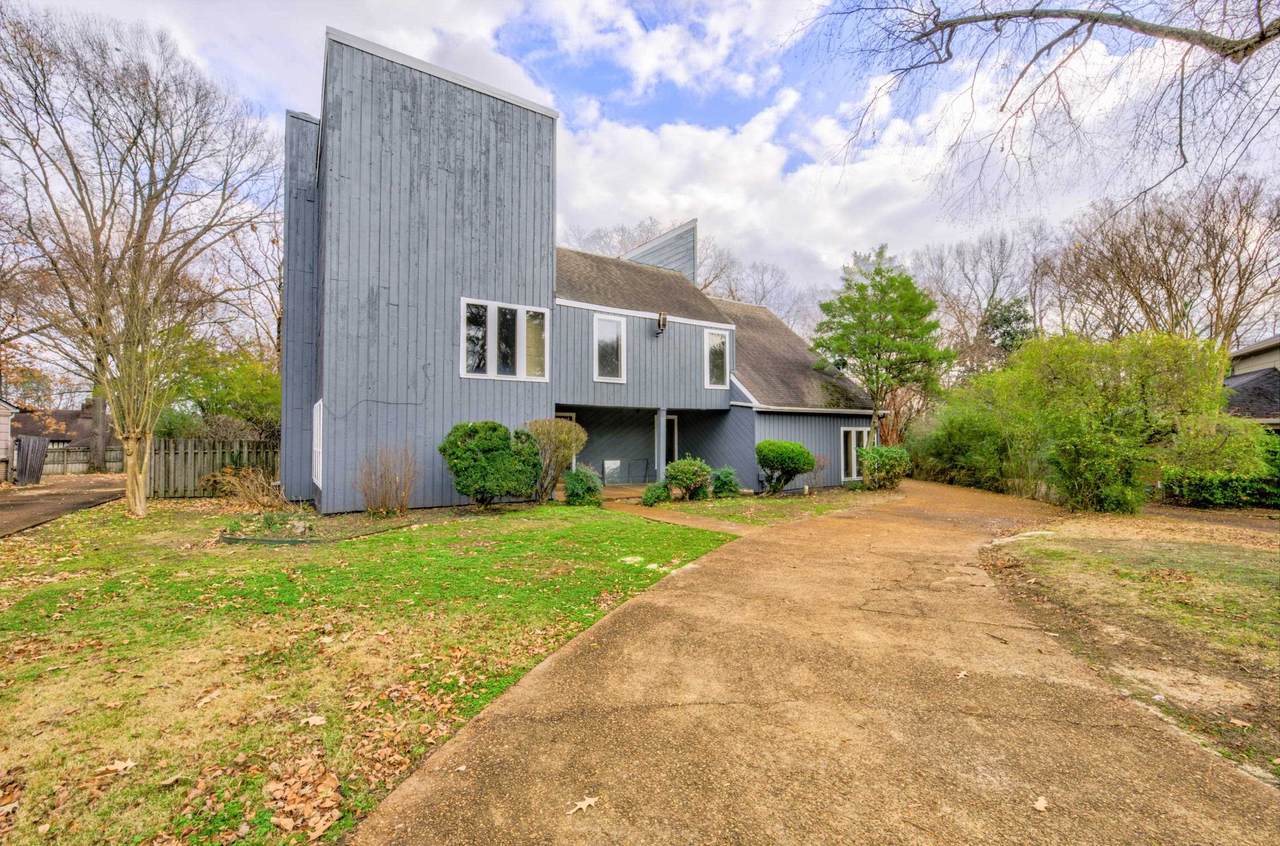 2302 Londonderry Ln - Photo 1