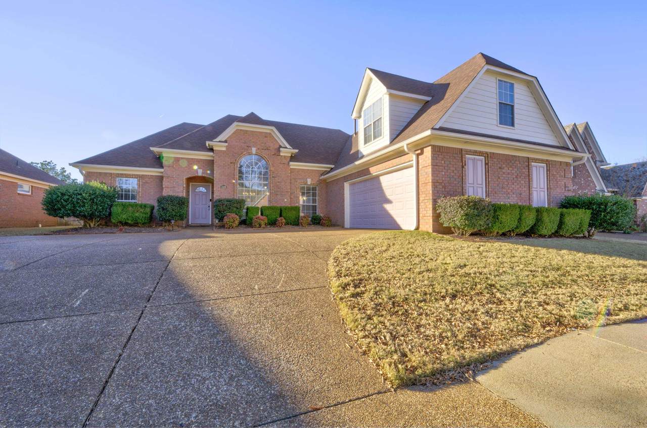 1529 Rayberry Ln - Photo 1