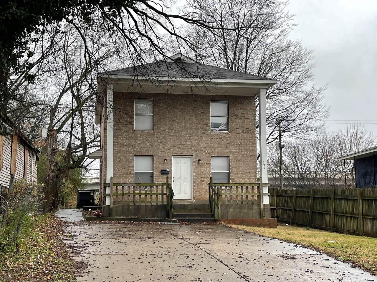 281 Bond Ave - Photo 1