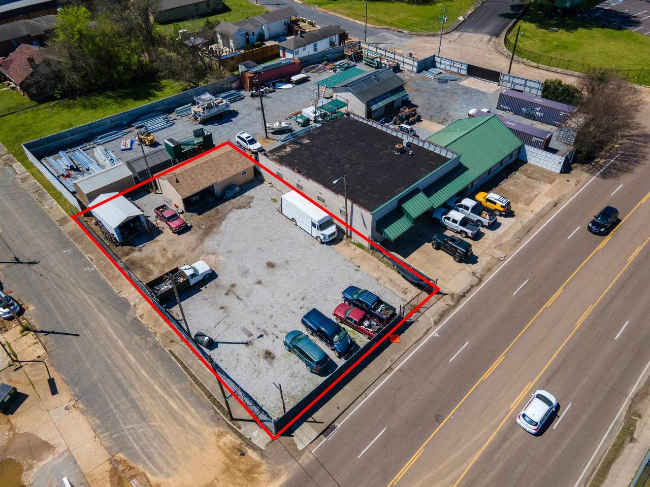 2871 Summer Ave - Photo 1