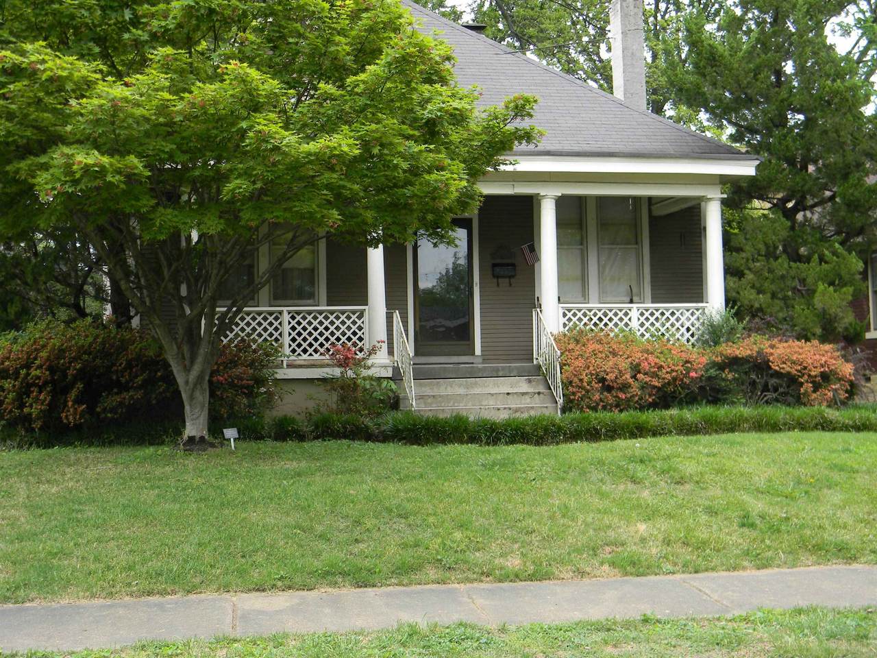 1960 Oliver Ave - Photo 1