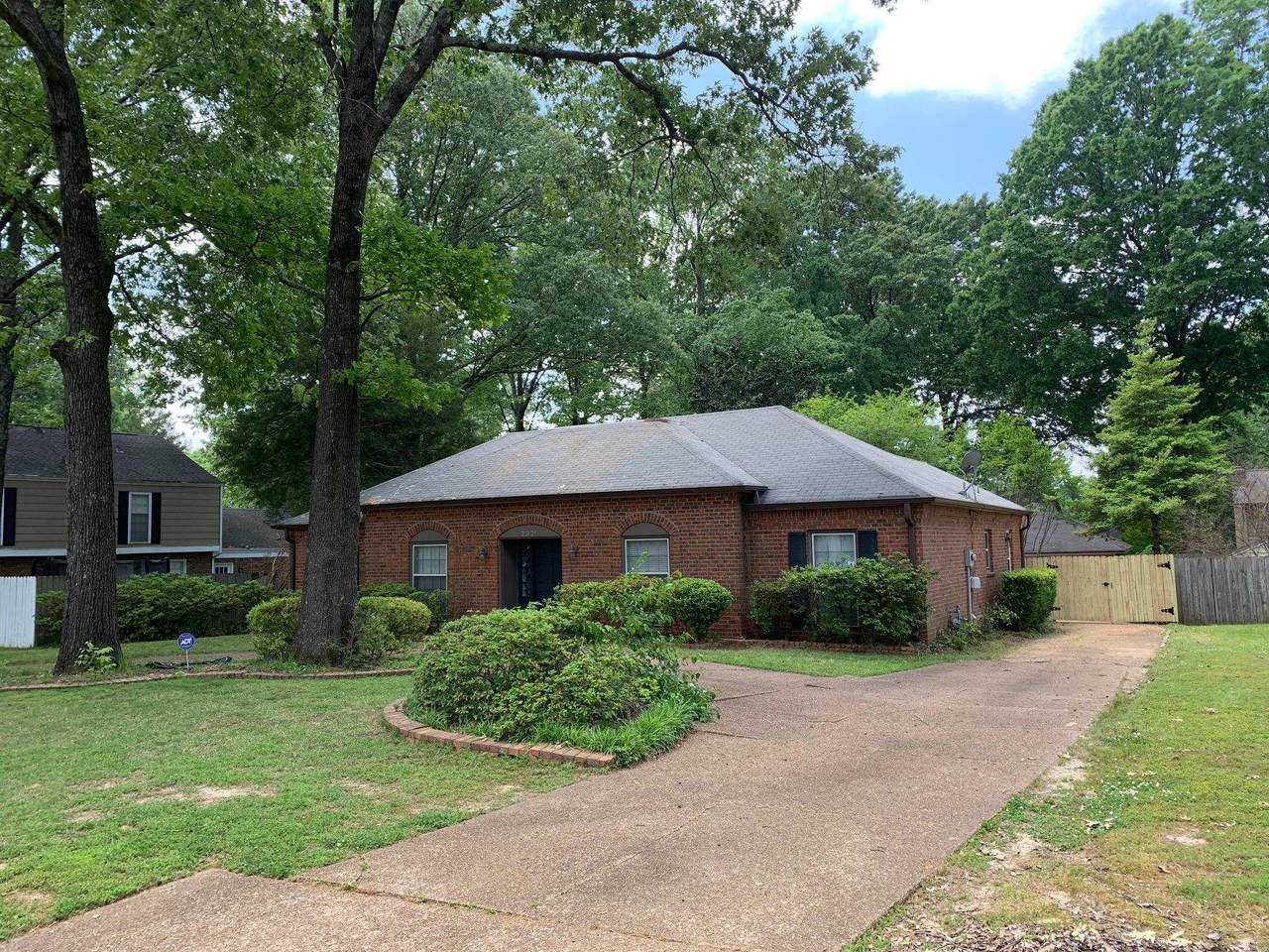 2321 Howard St - Photo 1