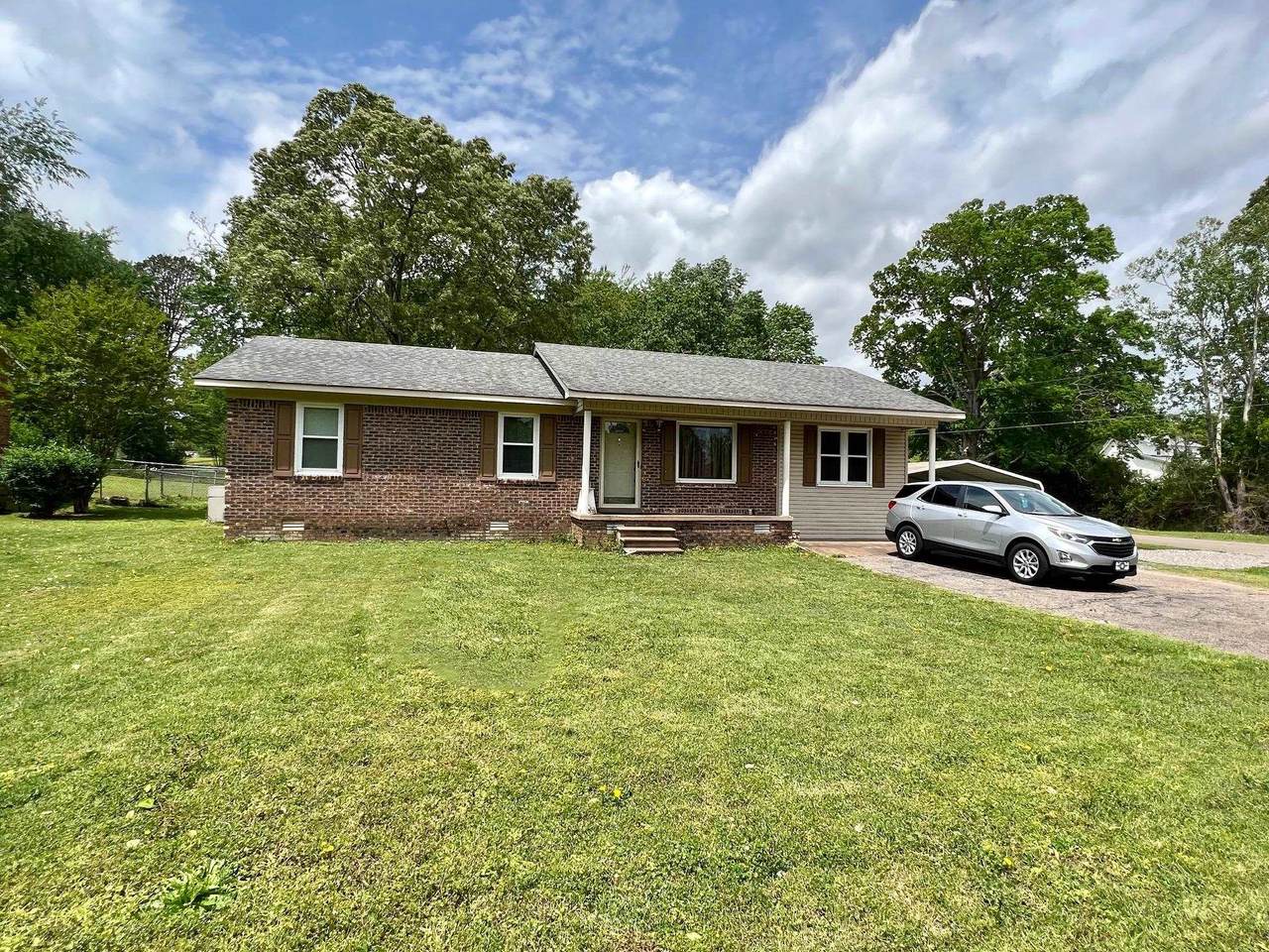 20 Willow St - Photo 1