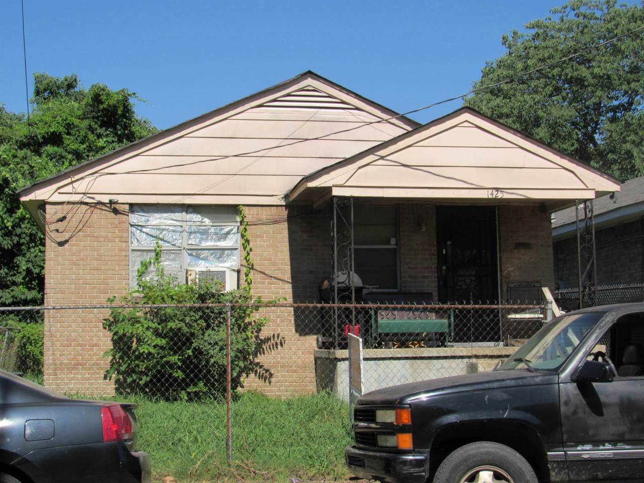 1425 Bellevue Blvd - Photo 1
