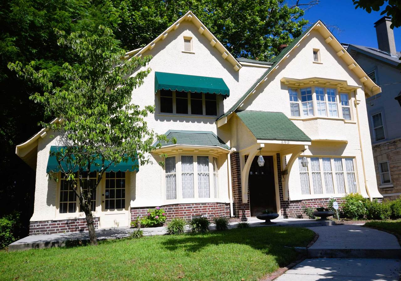 305 Montgomery St - Photo 1
