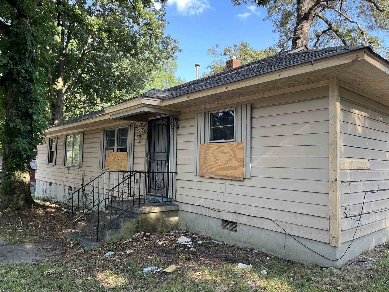 1023 Oakview St - Photo 1