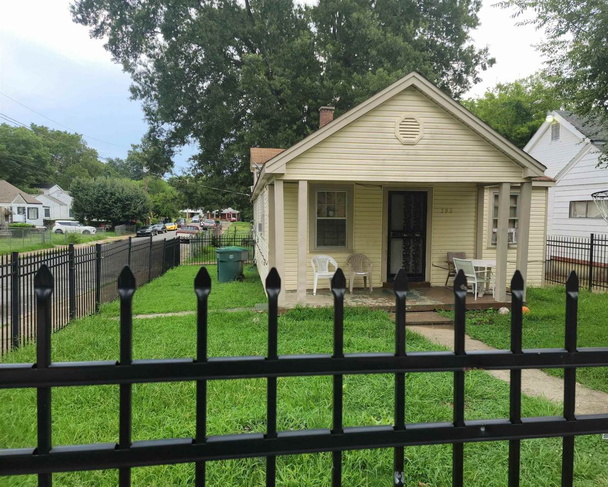 796 Merton St - Photo 1