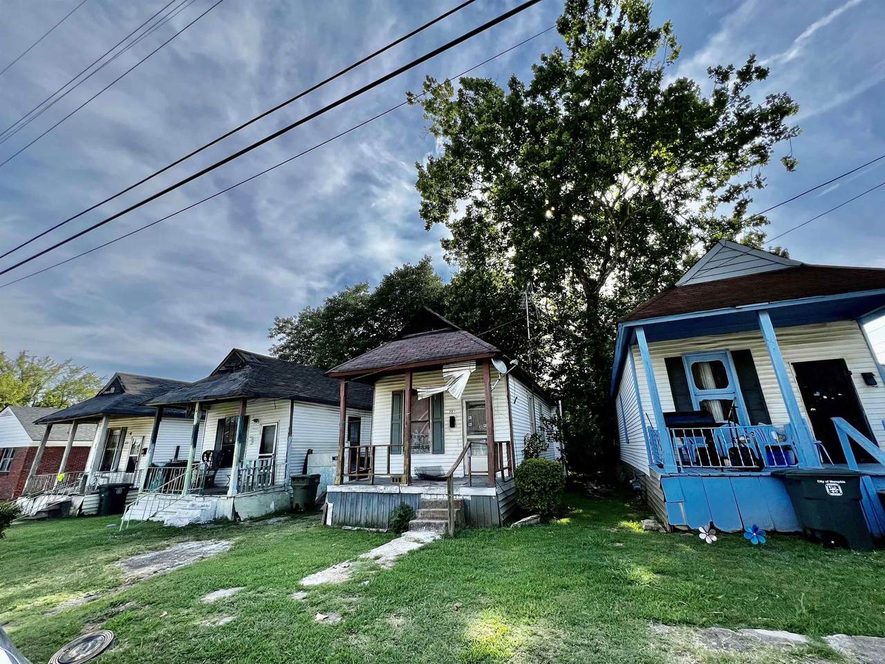 882 Barton St - Photo 1