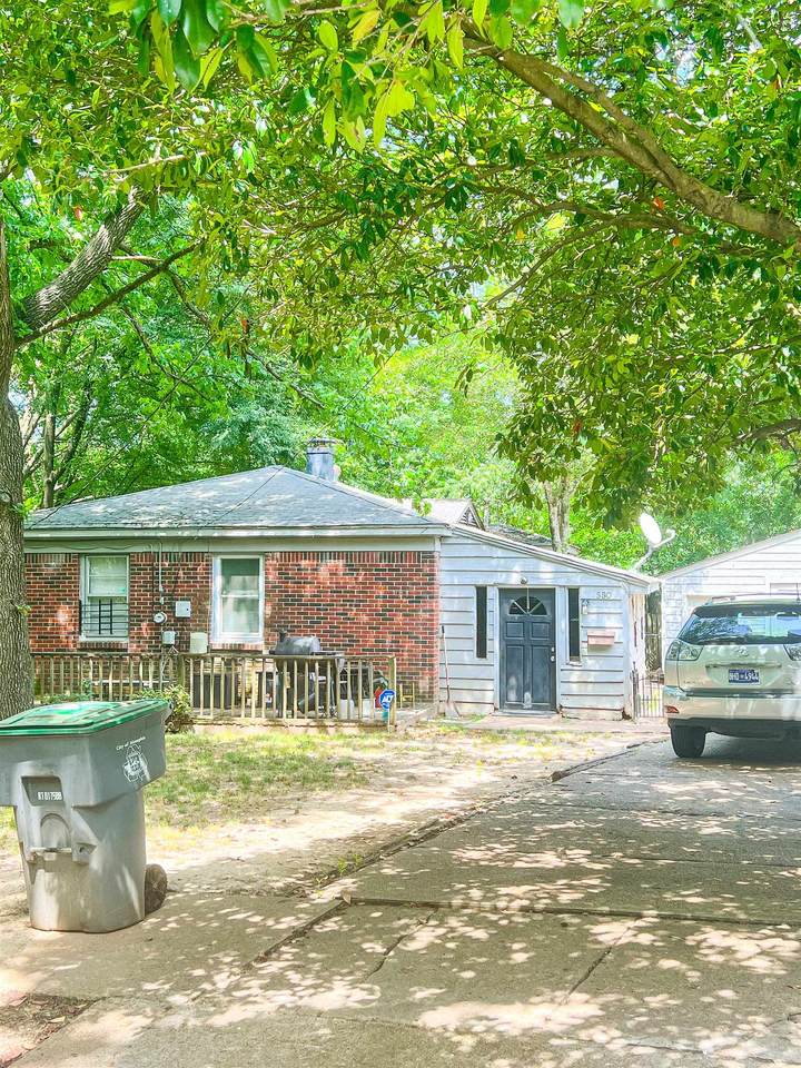 580 Sabine St - Photo 1