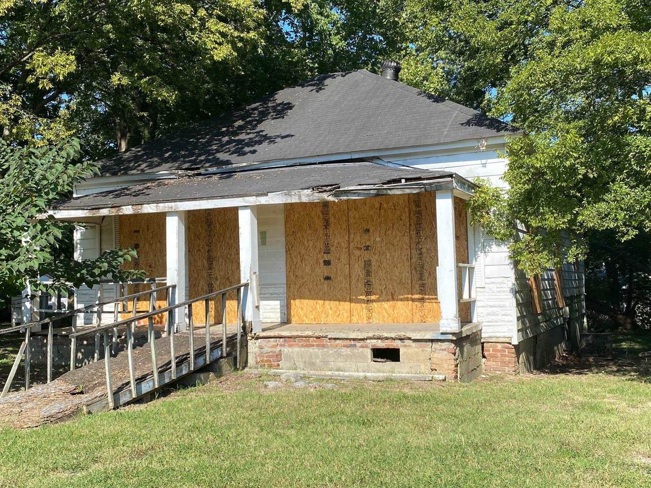 223 Gillespie Dr - Photo 1