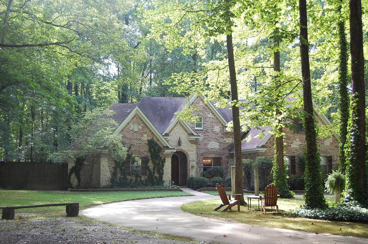 2405 Oak Creek Dr - Photo 1