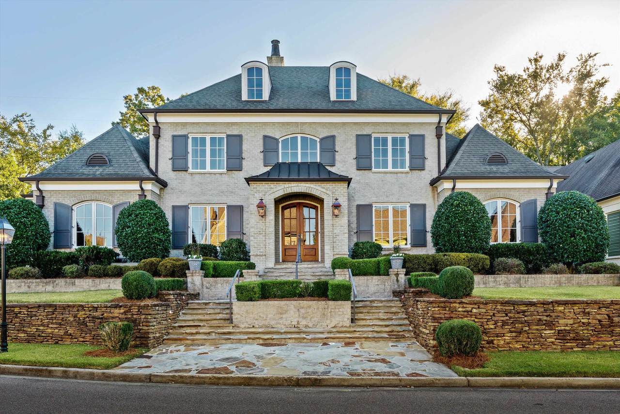 1898 Chatsworth Dr - Photo 1