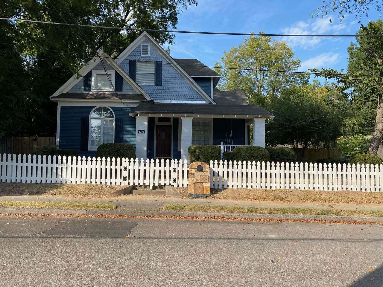 2204 Cowden Ave - Photo 1