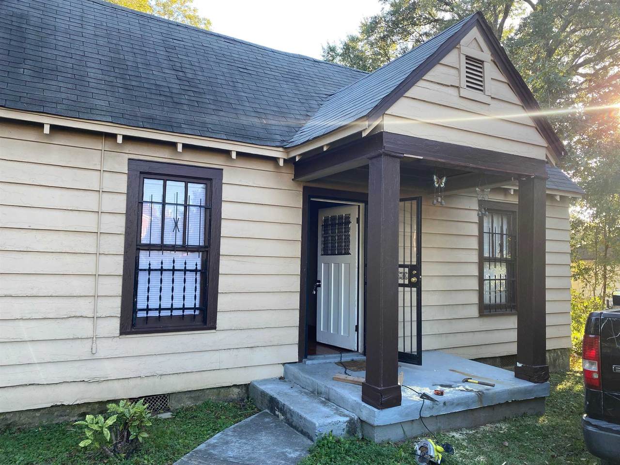 2637 Arlington Ave - Photo 1