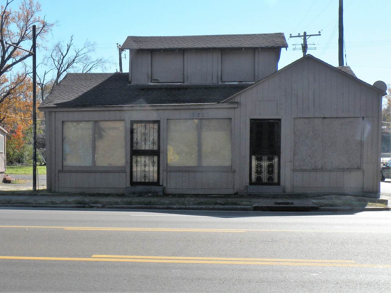 3213 Summer Ave - Photo 1