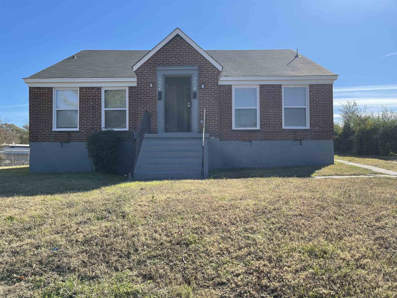 2251 Longstreet Dr - Photo 1