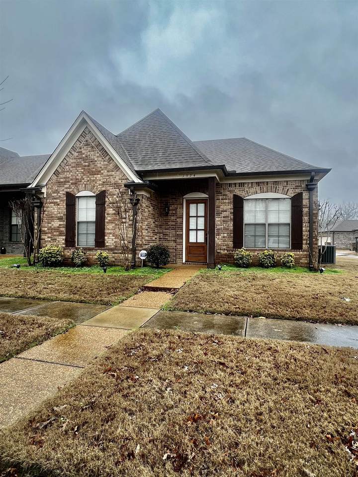 1934 Rochelle Ln - Photo 1