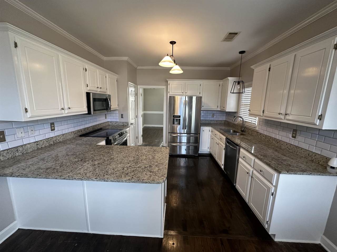 1120 Hunters Green Cir - Photo 1