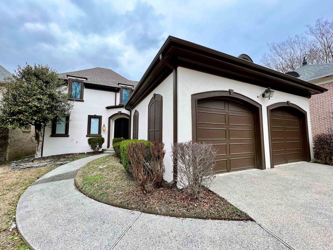 8658 Southwind Dr - Photo 1